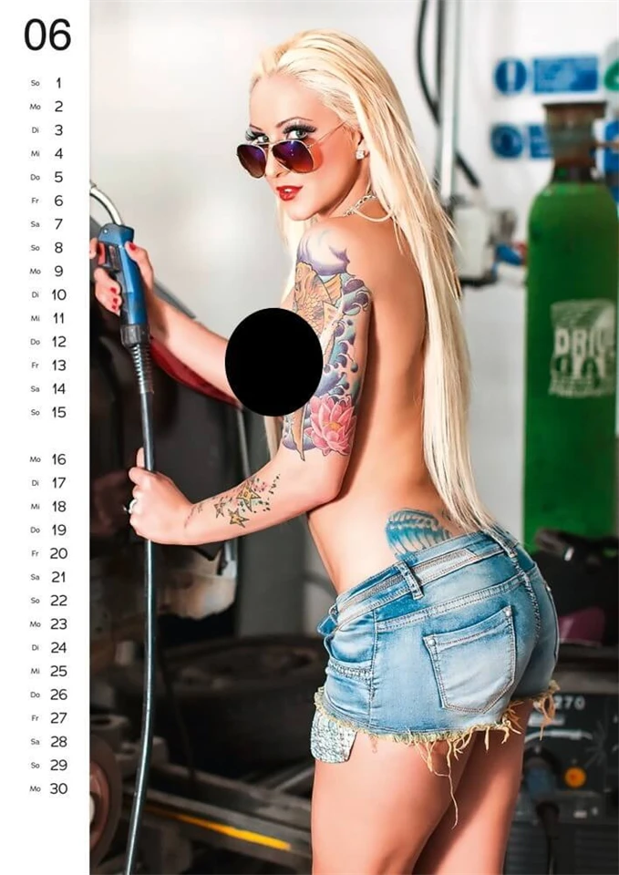 Tattoo Girls - tetovált női naptár - 2025