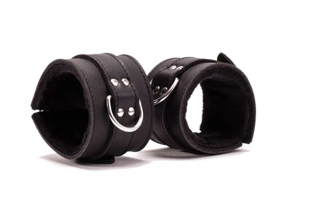 Hand Cuffs Grain Leather Black