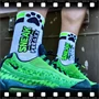 SNEAKFREAXX PUPPY NEON – fehér-zöld sportzokni